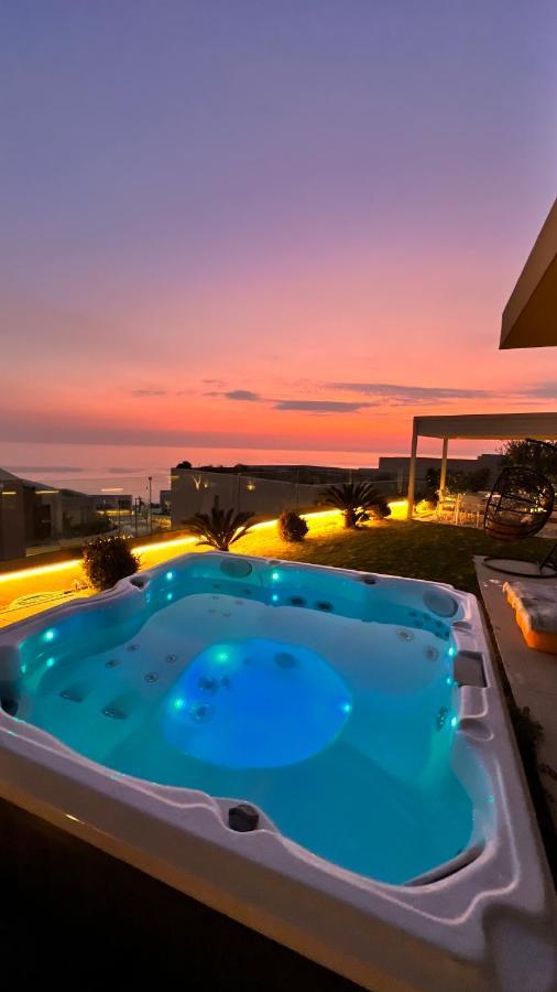 Amante With Jacuzzi - - Coast Villa Palase